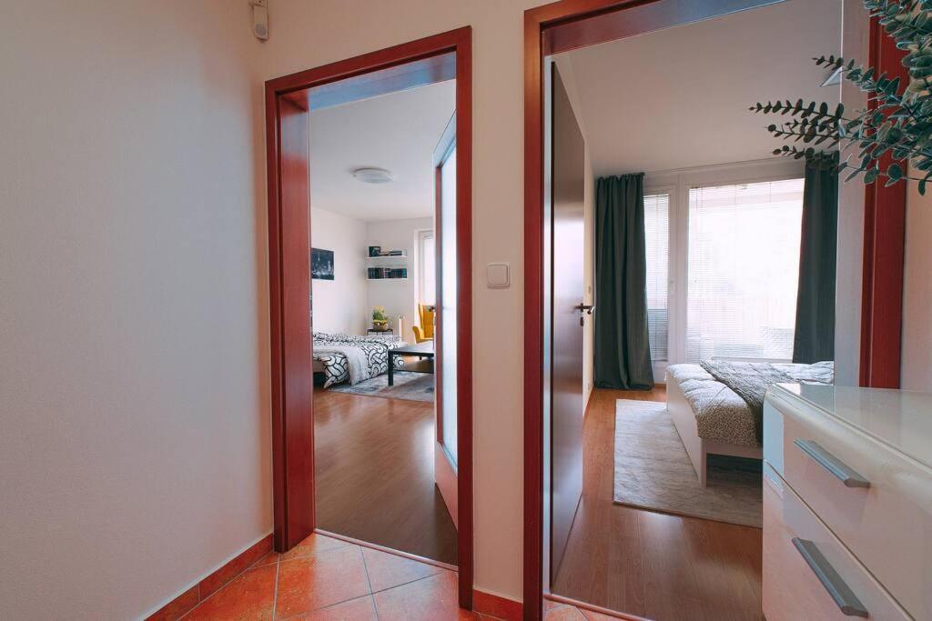 Apartman U Metra, 4 Hoste, Parking Free, Blizko O2 Arena Praha Eksteriør bilde